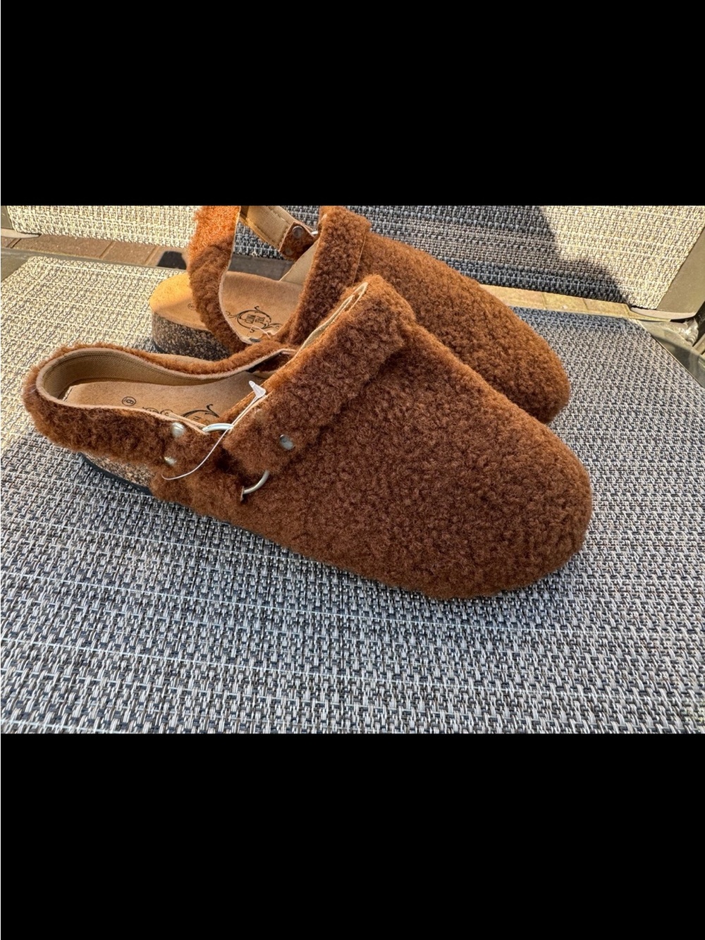 Sole Mates Ladies Sherpa camel Clog-size 6
